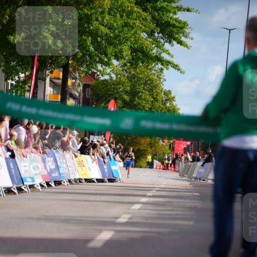 20.09.2026 - PSD Bank Halbmarathon LAZAROV Photography http://msf.ph/oto/10497931 20.09.2026 11:10:26 Ziel 1906 meine-sportfotos.de