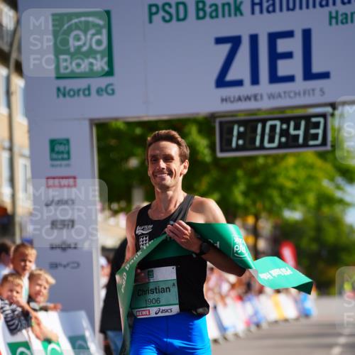 20.09.2026 - PSD Bank Halbmarathon LAZAROV Photography http://msf.ph/oto/10497995 20.09.2026 11:10:42 Ziel 1906 meine-sportfotos.de