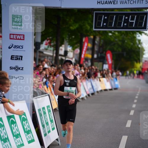 20.09.2026 - PSD Bank Halbmarathon LAZAROV Photography http://msf.ph/oto/10498031 20.09.2026 11:11:40 Ziel 3599 meine-sportfotos.de