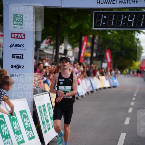 20.09.2026 - PSD Bank Halbmarathon LAZAROV Photography http://msf.ph/oto/10498034 20.09.2026 11:11:40 Ziel 3599 meine-sportfotos.de