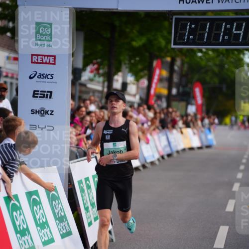 20.09.2026 - PSD Bank Halbmarathon LAZAROV Photography http://msf.ph/oto/10498037 20.09.2026 11:11:40 Ziel 3599 meine-sportfotos.de