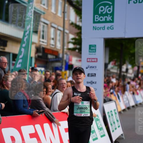 20.09.2026 - PSD Bank Halbmarathon LAZAROV Photography http://msf.ph/oto/10498045 20.09.2026 11:11:42 Ziel 3599 meine-sportfotos.de