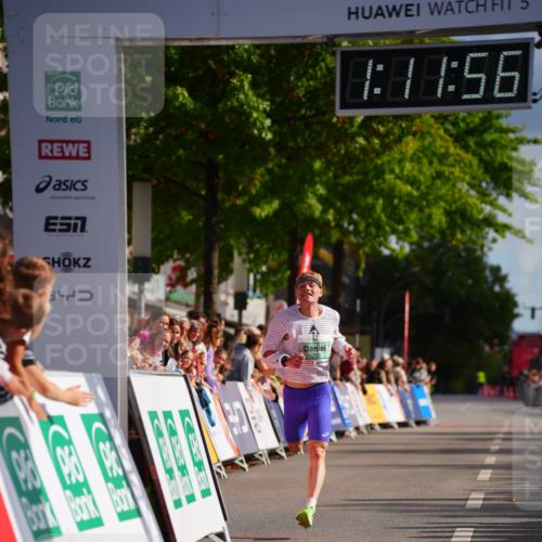 20.09.2026 - PSD Bank Halbmarathon LAZAROV Photography http://msf.ph/oto/10498056 20.09.2026 11:11:56 Ziel 1792 meine-sportfotos.de