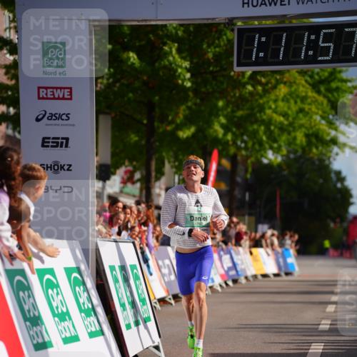 20.09.2026 - PSD Bank Halbmarathon LAZAROV Photography http://msf.ph/oto/10498059 20.09.2026 11:11:56 Ziel 1792 meine-sportfotos.de