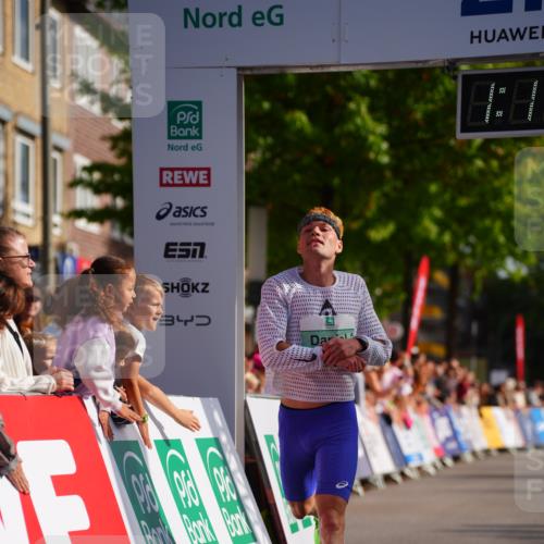 20.09.2026 - PSD Bank Halbmarathon LAZAROV Photography http://msf.ph/oto/10498071 20.09.2026 11:11:57 Ziel 1792 meine-sportfotos.de