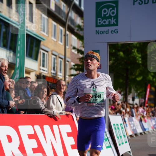 20.09.2026 - PSD Bank Halbmarathon LAZAROV Photography http://msf.ph/oto/10498074 20.09.2026 11:11:58 Ziel 1792 meine-sportfotos.de