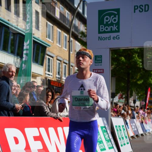 20.09.2026 - PSD Bank Halbmarathon LAZAROV Photography http://msf.ph/oto/10498076 20.09.2026 11:11:58 Ziel 1792 meine-sportfotos.de