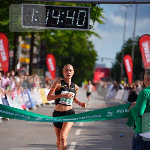 20.09.2026 - PSD Bank Halbmarathon LAZAROV Photography http://msf.ph/oto/10498085 20.09.2026 11:14:40 Ziel 4512 meine-sportfotos.de