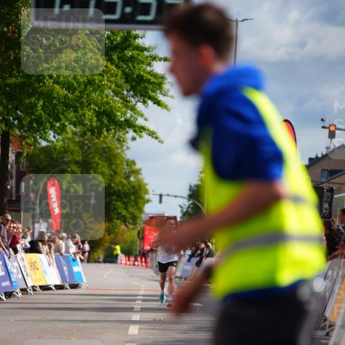 20.09.2026 - PSD Bank Halbmarathon LAZAROV Photography http://msf.ph/oto/10498164 20.09.2026 11:15:53 Ziel  meine-sportfotos.de