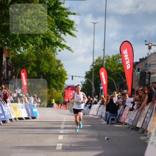 20.09.2026 - PSD Bank Halbmarathon LAZAROV Photography http://msf.ph/oto/10498171 20.09.2026 11:15:54 Ziel  meine-sportfotos.de
