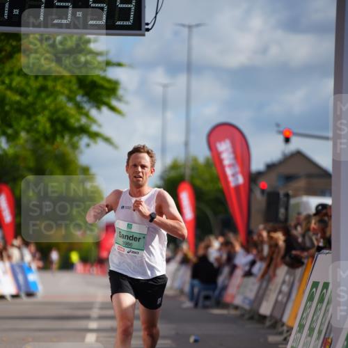 20.09.2026 - PSD Bank Halbmarathon LAZAROV Photography http://msf.ph/oto/10498197 20.09.2026 11:15:59 Ziel 3986 meine-sportfotos.de