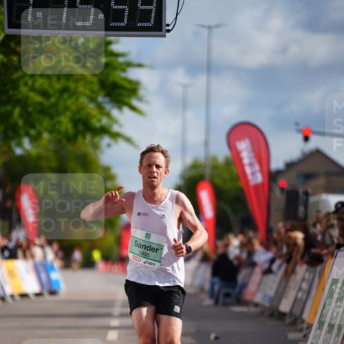 20.09.2026 - PSD Bank Halbmarathon LAZAROV Photography http://msf.ph/oto/10498200 20.09.2026 11:15:59 Ziel 3986 meine-sportfotos.de