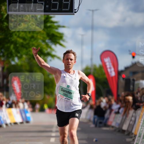 20.09.2026 - PSD Bank Halbmarathon LAZAROV Photography http://msf.ph/oto/10498203 20.09.2026 11:15:59 Ziel 3986 meine-sportfotos.de