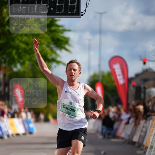 20.09.2026 - PSD Bank Halbmarathon LAZAROV Photography http://msf.ph/oto/10498206 20.09.2026 11:15:59 Ziel 3986 meine-sportfotos.de