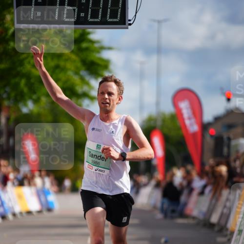 20.09.2026 - PSD Bank Halbmarathon LAZAROV Photography http://msf.ph/oto/10498208 20.09.2026 11:15:59 Ziel 3986 meine-sportfotos.de