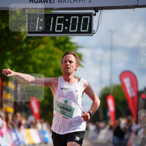20.09.2026 - PSD Bank Halbmarathon LAZAROV Photography http://msf.ph/oto/10498217 20.09.2026 11:16:00 Ziel 3986 meine-sportfotos.de