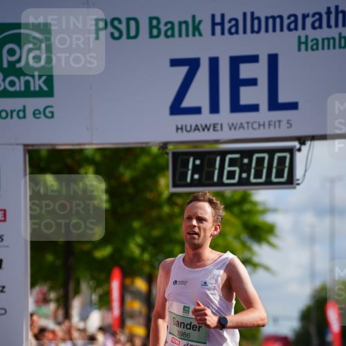 20.09.2026 - PSD Bank Halbmarathon LAZAROV Photography http://msf.ph/oto/10498219 20.09.2026 11:16:00 Ziel 3986 meine-sportfotos.de
