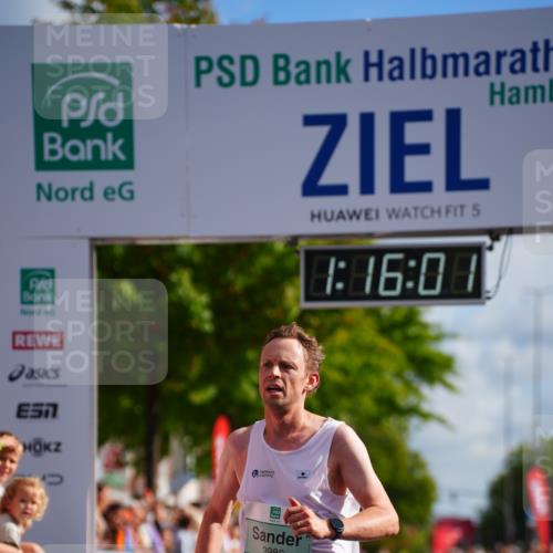 20.09.2026 - PSD Bank Halbmarathon LAZAROV Photography http://msf.ph/oto/10498222 20.09.2026 11:16:00 Ziel 3986 meine-sportfotos.de