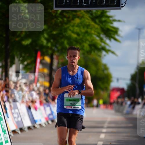 20.09.2026 - PSD Bank Halbmarathon LAZAROV Photography http://msf.ph/oto/10498306 20.09.2026 11:16:43 Ziel  meine-sportfotos.de