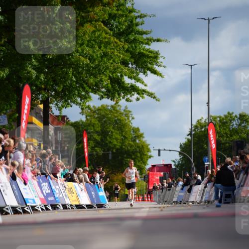 20.09.2026 - PSD Bank Halbmarathon LAZAROV Photography http://msf.ph/oto/10498319 20.09.2026 11:16:55 Ziel  meine-sportfotos.de