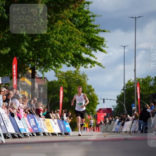 20.09.2026 - PSD Bank Halbmarathon LAZAROV Photography http://msf.ph/oto/10498321 20.09.2026 11:17:00 Ziel  meine-sportfotos.de