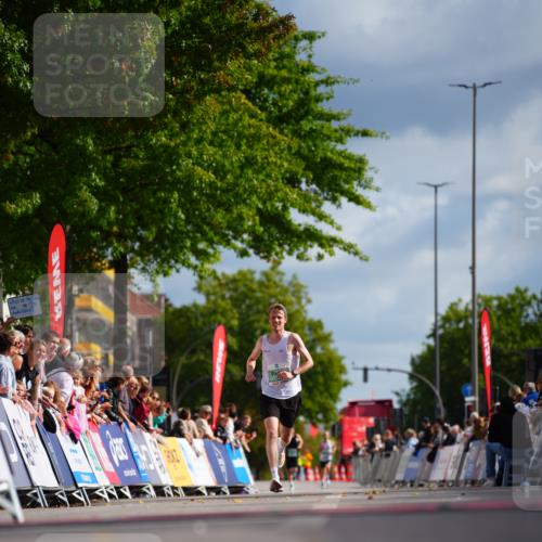 20.09.2026 - PSD Bank Halbmarathon LAZAROV Photography http://msf.ph/oto/10498323 20.09.2026 11:17:00 Ziel  meine-sportfotos.de