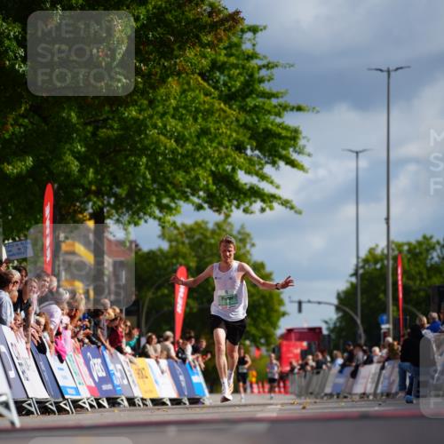 20.09.2026 - PSD Bank Halbmarathon LAZAROV Photography http://msf.ph/oto/10498325 20.09.2026 11:17:01 Ziel 1335 meine-sportfotos.de