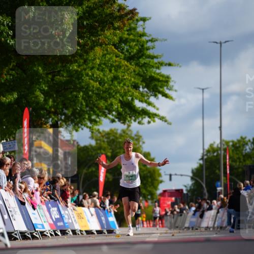 20.09.2026 - PSD Bank Halbmarathon LAZAROV Photography http://msf.ph/oto/10498326 20.09.2026 11:17:01 Ziel 1335 meine-sportfotos.de