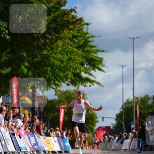 20.09.2026 - PSD Bank Halbmarathon LAZAROV Photography http://msf.ph/oto/10498327 20.09.2026 11:17:01 Ziel 1335 meine-sportfotos.de