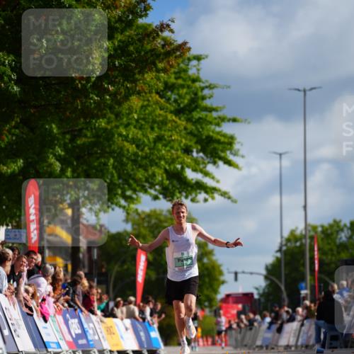 20.09.2026 - PSD Bank Halbmarathon LAZAROV Photography http://msf.ph/oto/10498329 20.09.2026 11:17:02 Ziel 1335 meine-sportfotos.de