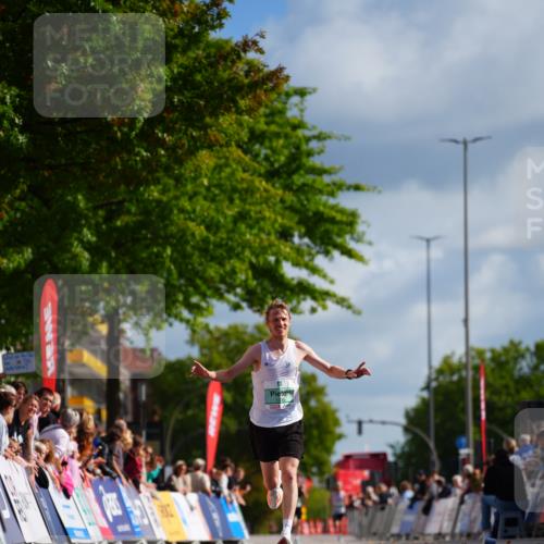 20.09.2026 - PSD Bank Halbmarathon LAZAROV Photography http://msf.ph/oto/10498330 20.09.2026 11:17:02 Ziel 1335 meine-sportfotos.de
