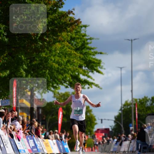 20.09.2026 - PSD Bank Halbmarathon LAZAROV Photography http://msf.ph/oto/10498331 20.09.2026 11:17:02 Ziel 1335 meine-sportfotos.de