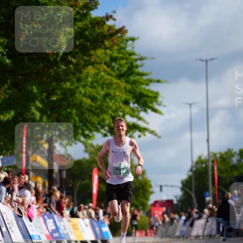 20.09.2026 - PSD Bank Halbmarathon LAZAROV Photography http://msf.ph/oto/10498333 20.09.2026 11:17:03 Ziel 1335 meine-sportfotos.de