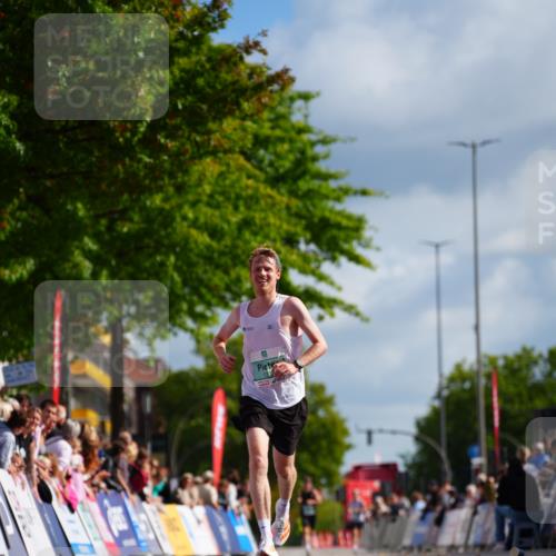 20.09.2026 - PSD Bank Halbmarathon LAZAROV Photography http://msf.ph/oto/10498334 20.09.2026 11:17:03 Ziel 1335 meine-sportfotos.de
