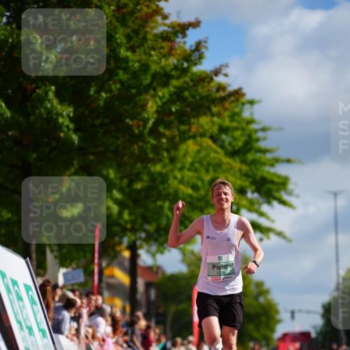 20.09.2026 - PSD Bank Halbmarathon LAZAROV Photography http://msf.ph/oto/10498336 20.09.2026 11:17:03 Ziel 1335 meine-sportfotos.de