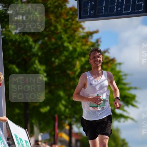 20.09.2026 - PSD Bank Halbmarathon LAZAROV Photography http://msf.ph/oto/10498339 20.09.2026 11:17:04 Ziel 1335 meine-sportfotos.de