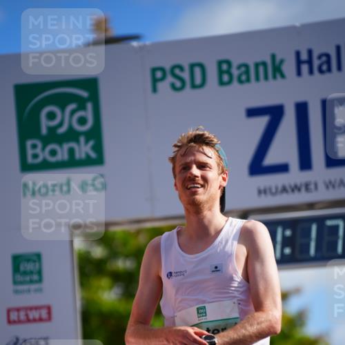 20.09.2026 - PSD Bank Halbmarathon LAZAROV Photography http://msf.ph/oto/10498342 20.09.2026 11:17:06 Ziel 1335 meine-sportfotos.de