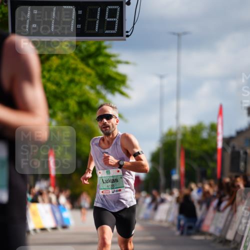 20.09.2026 - PSD Bank Halbmarathon LAZAROV Photography http://msf.ph/oto/10498351 20.09.2026 11:17:19 Ziel 4128, 4513 meine-sportfotos.de