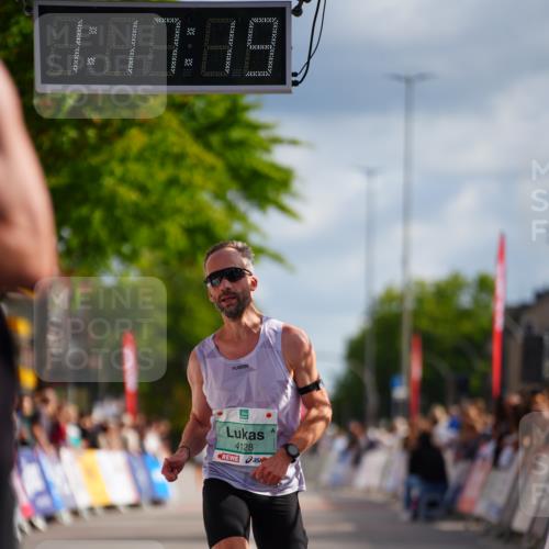 20.09.2026 - PSD Bank Halbmarathon LAZAROV Photography http://msf.ph/oto/10498352 20.09.2026 11:17:19 Ziel 4128, 4513 meine-sportfotos.de