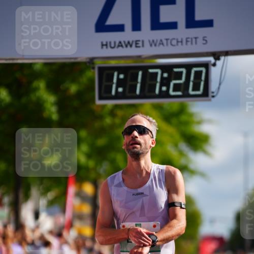 20.09.2026 - PSD Bank Halbmarathon LAZAROV Photography http://msf.ph/oto/10498355 20.09.2026 11:17:19 Ziel 4128, 4513 meine-sportfotos.de