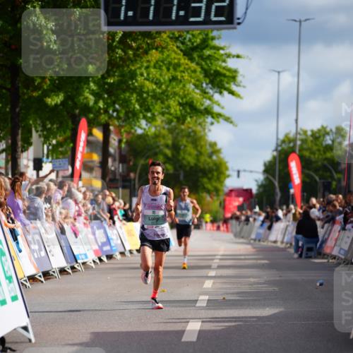 20.09.2026 - PSD Bank Halbmarathon LAZAROV Photography http://msf.ph/oto/10498356 20.09.2026 11:17:32 Ziel 1073 meine-sportfotos.de