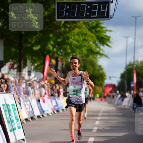 20.09.2026 - PSD Bank Halbmarathon LAZAROV Photography http://msf.ph/oto/10498359 20.09.2026 11:17:33 Ziel 1073 meine-sportfotos.de