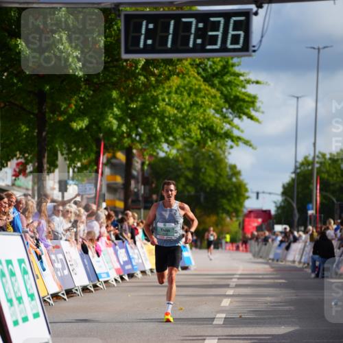 20.09.2026 - PSD Bank Halbmarathon LAZAROV Photography http://msf.ph/oto/10498363 20.09.2026 11:17:36 Ziel 1073, 4546 meine-sportfotos.de