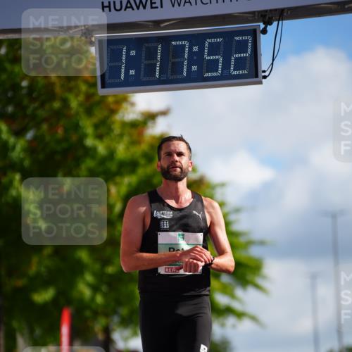 20.09.2026 - PSD Bank Halbmarathon LAZAROV Photography http://msf.ph/oto/10498381 20.09.2026 11:17:51 Ziel 1321 meine-sportfotos.de