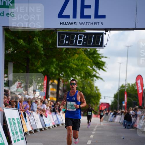 20.09.2026 - PSD Bank Halbmarathon LAZAROV Photography http://msf.ph/oto/10498389 20.09.2026 11:18:11 Ziel 1765 meine-sportfotos.de