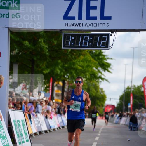 20.09.2026 - PSD Bank Halbmarathon LAZAROV Photography http://msf.ph/oto/10498390 20.09.2026 11:18:11 Ziel 1765 meine-sportfotos.de