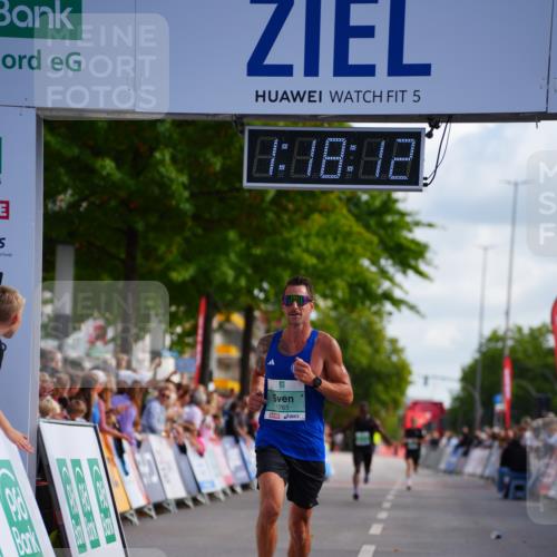 20.09.2026 - PSD Bank Halbmarathon LAZAROV Photography http://msf.ph/oto/10498391 20.09.2026 11:18:11 Ziel 1765 meine-sportfotos.de