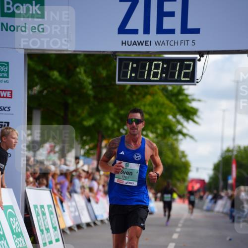 20.09.2026 - PSD Bank Halbmarathon LAZAROV Photography http://msf.ph/oto/10498392 20.09.2026 11:18:12 Ziel 1765 meine-sportfotos.de
