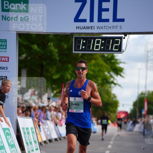 20.09.2026 - PSD Bank Halbmarathon LAZAROV Photography http://msf.ph/oto/10498393 20.09.2026 11:18:12 Ziel 1765 meine-sportfotos.de