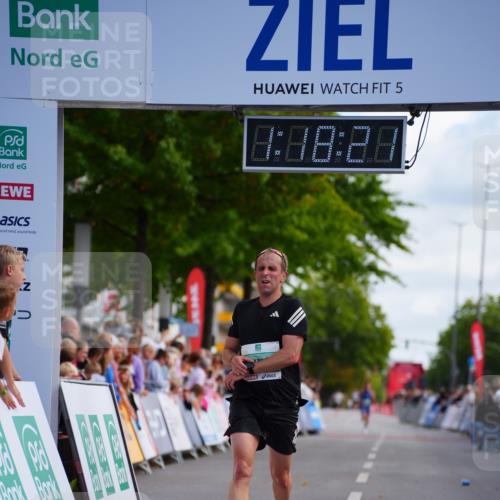 20.09.2026 - PSD Bank Halbmarathon LAZAROV Photography http://msf.ph/oto/10498408 20.09.2026 11:18:21 Ziel 1204, 2951 meine-sportfotos.de